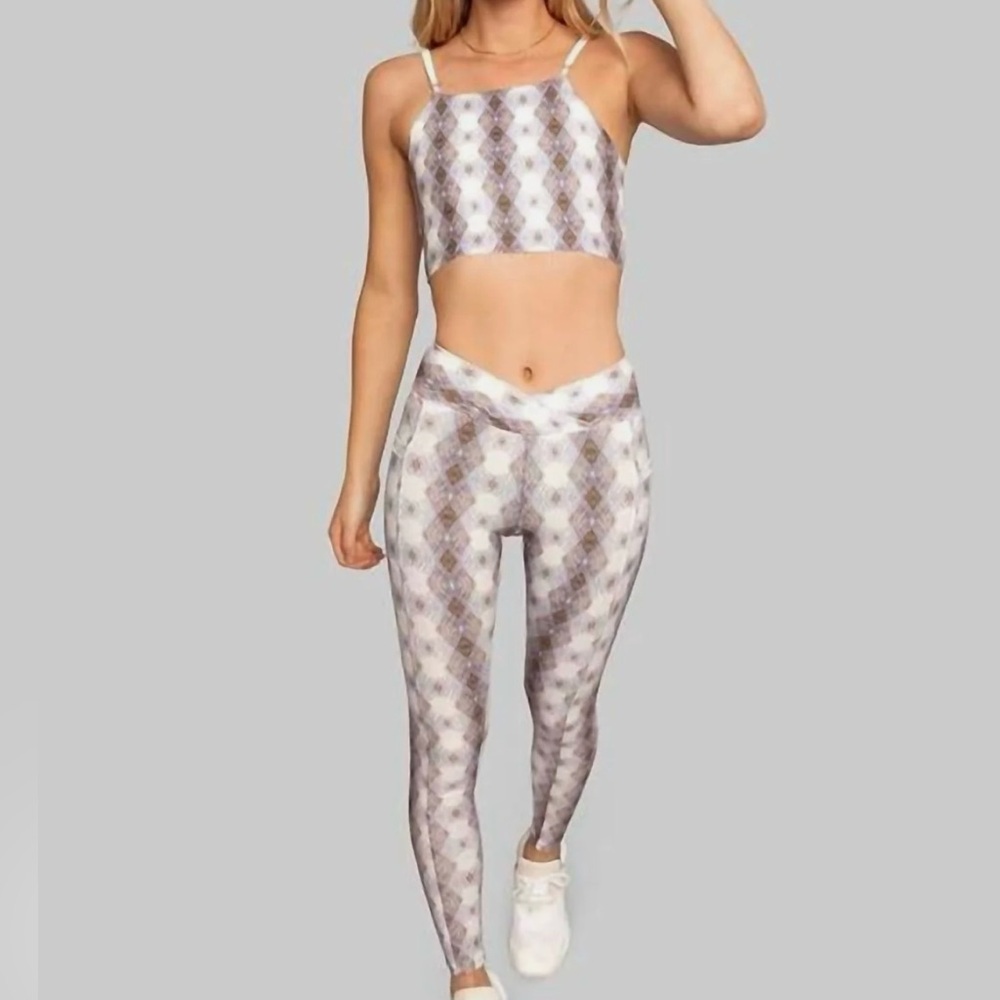 Sustainable Brand Wolven Cross Over Workout Set!